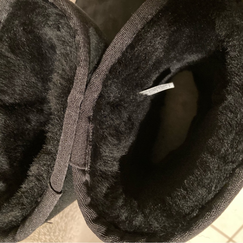 Ugg classic short boots in black